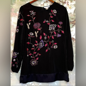WDNY Amazing Colors! Black Tunic Floral Embroidery Sz Medium‎
